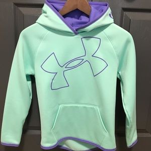 Under armour fleece hoodie ( medium)